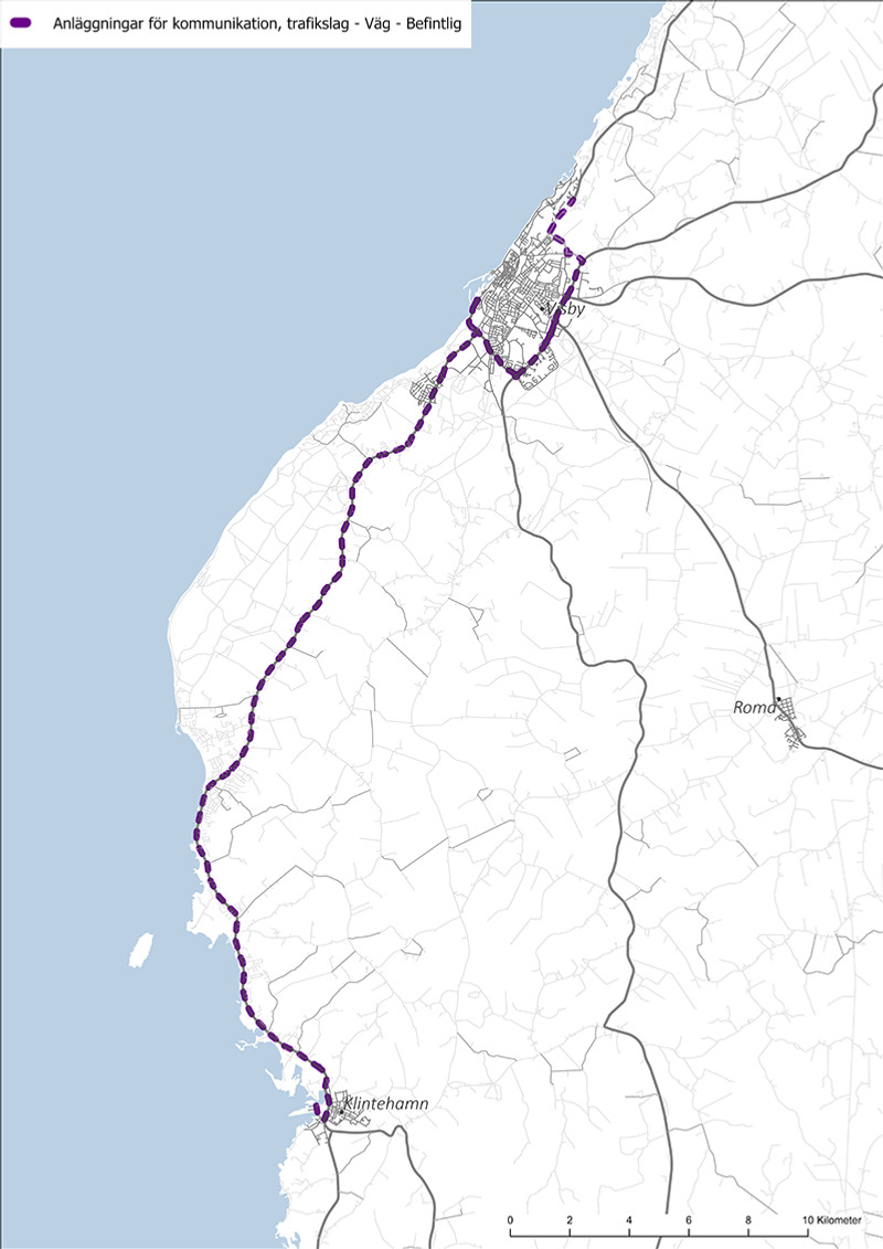 Karta över Gotlands västkust, från Klintehamn i söder till Visby i norr, med kommunikation väg markerade.  Teckenförklaring: Lilastreckad linje: Anläggningar för kommunikation, väg, befintlig.