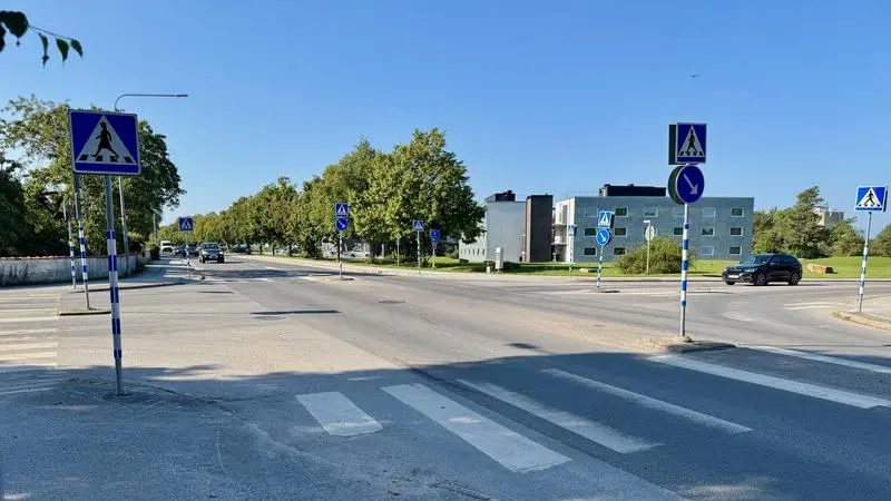 Korsning med övergångsställe.