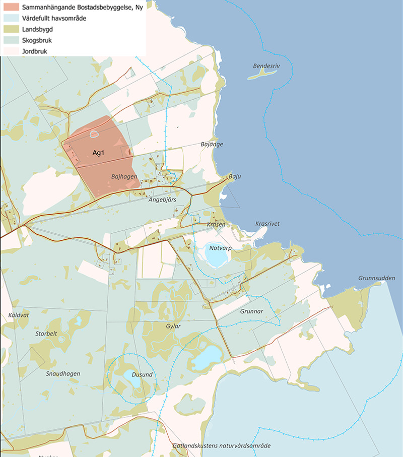 Karta över Anga, med mark- och vattenanvändningen markerad.   Teckenförklaring:  Orange yta: Sammanhängande bostadsbebyggelse, ny Ljusblå yta: Värdefullt havsområde Beige yta: Landsbygd Grågrön yta: Skogsbruk Ljusrosa yta: Jordbruk.