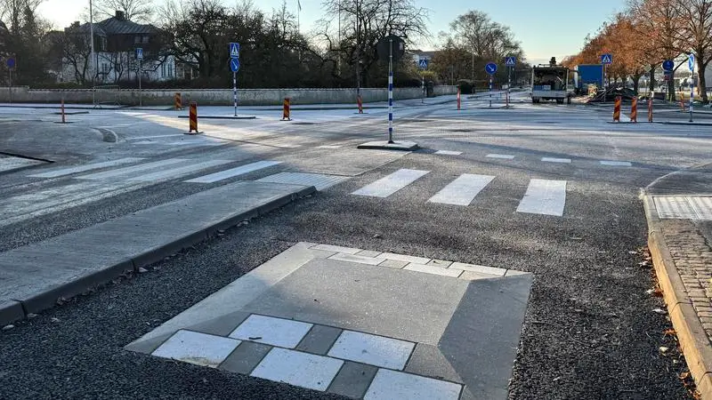 korsningen Gutevägen, busskuddar, övergångsställe