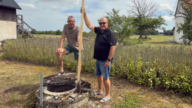 Neighbors in Linde village are helping one another at the well