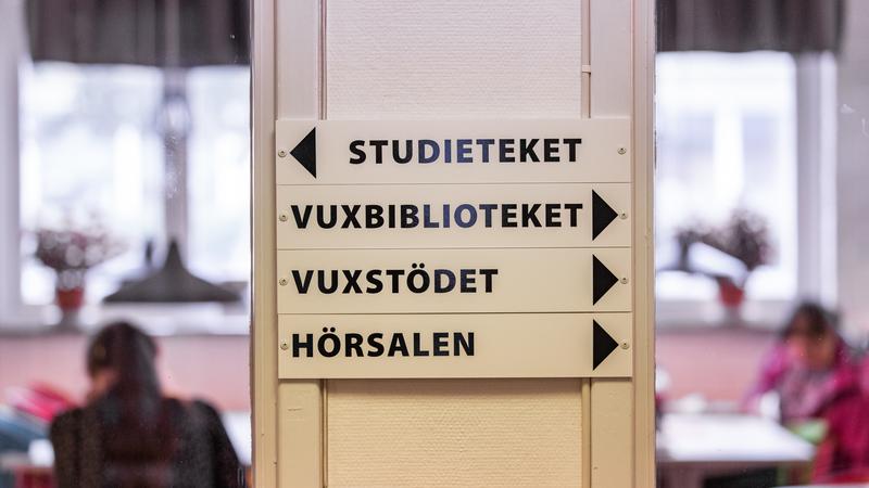 Skylt som visar vägen till hörsalen.