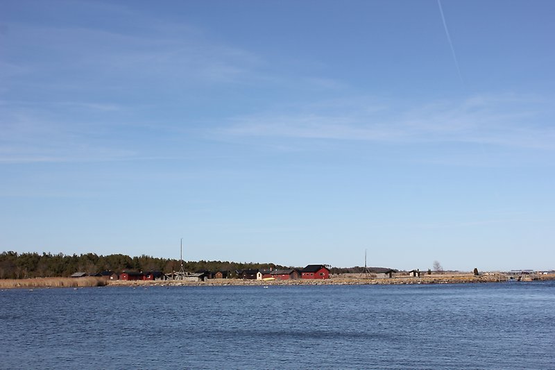 Vyn över Rones hamn